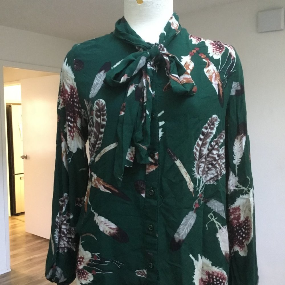 SACE Women's Floral Printed Blouse Top Tie Neckline Long Sleeve Button Down  M